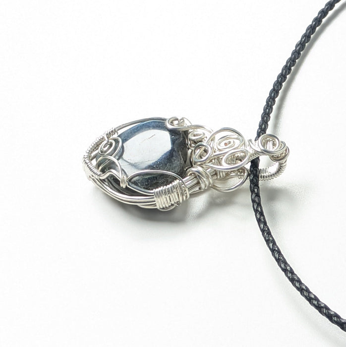Flashy Blue Labradorite Pendant in Silver