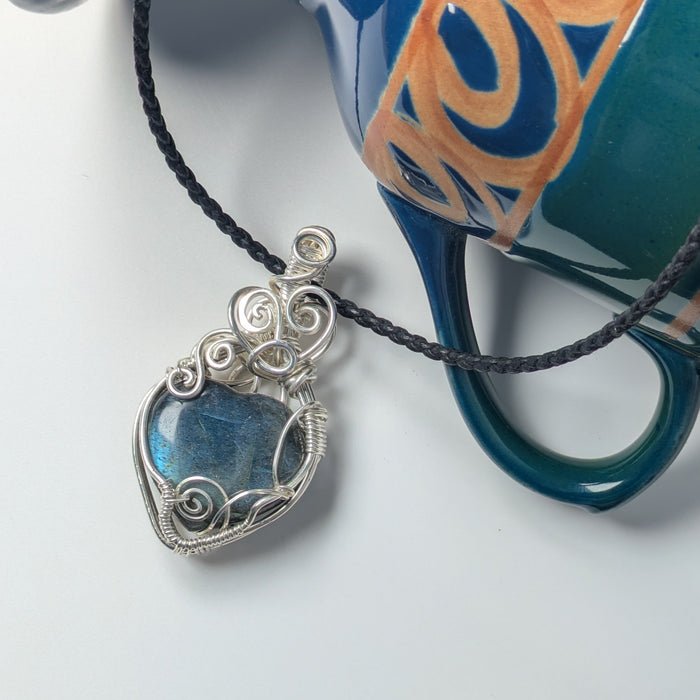 Flashy Blue Labradorite Pendant in Silver