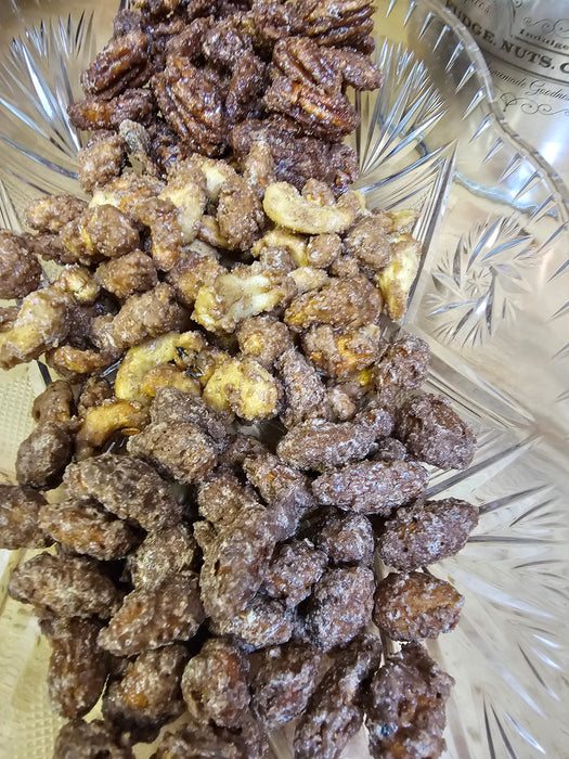 Gift Tin of Fudge, Nuts & Hot Cocoa
