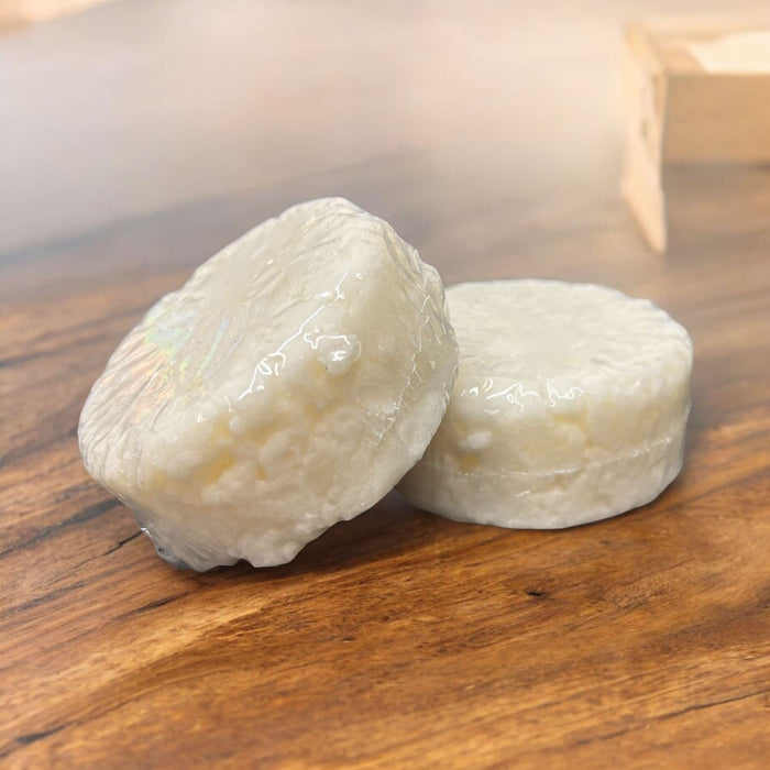 Solid shampoo bar, long lasting bar great for normal to dry hair. 