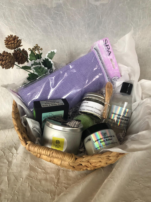 Luxurious Spa Basket: Lavender Essential Oil Bath Products