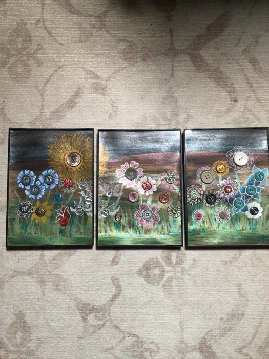 Flowers created with buttons. 3 pieces set